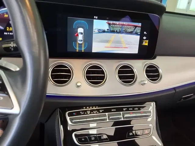 MERCEDES-BENZ E250 2026
