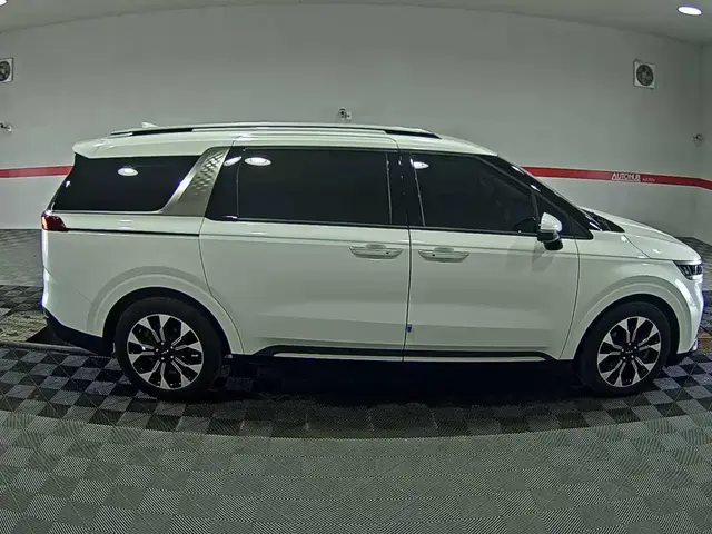 KIA CARNIVAL NOBLESSE 2022
