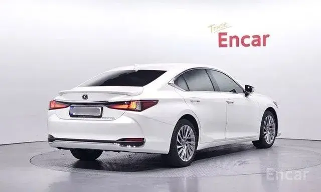 LEXUS ES300H 2023