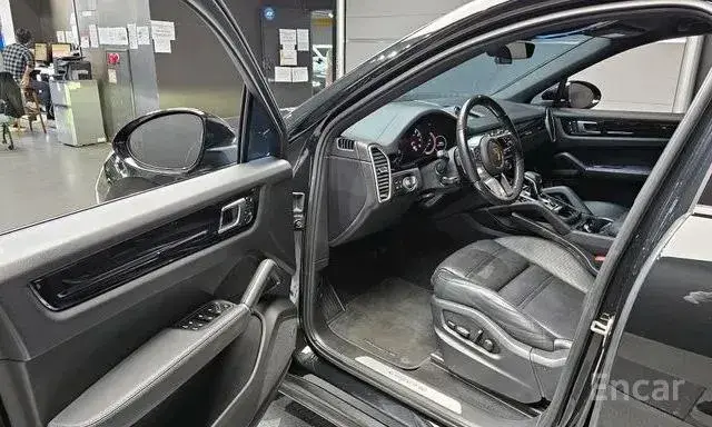 PORSCHE CAYENNE COUPE 2022