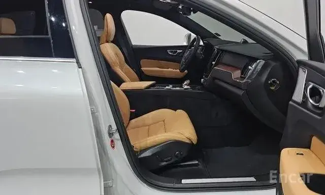 VOLVO XC60 B6 ULTIMATE BRIGHT 2023