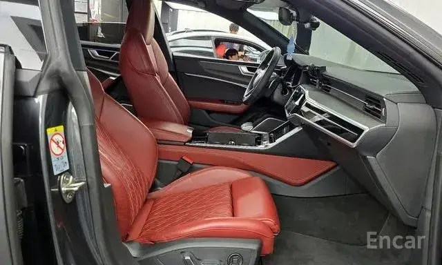 AUDI S7 QUATTRO 2022