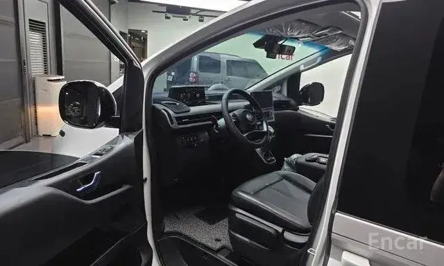 HYUNDAI STARIA TOURER 9-SEATER MODERN 2022