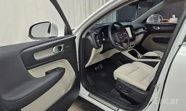VOLVO XC40 B4 ULTIMATE BRIGHT 2023