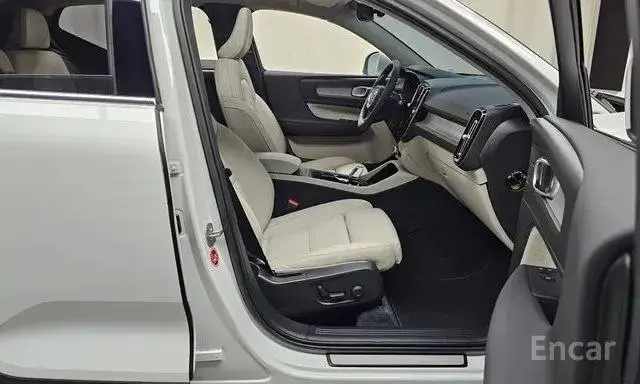 VOLVO XC40 B4 ULTIMATE BRIGHT 2023
