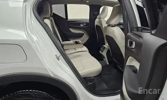 VOLVO XC40 B4 ULTIMATE BRIGHT 2023