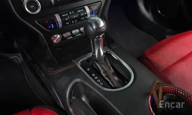 FORD MUSTANG 2023