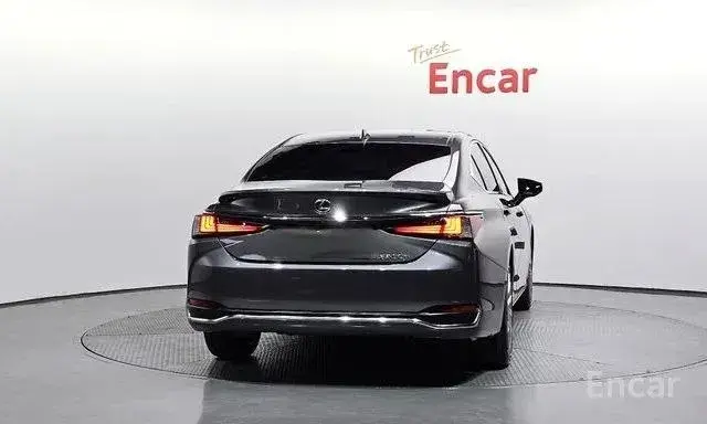 LEXUS ES300H LUXURY 2023