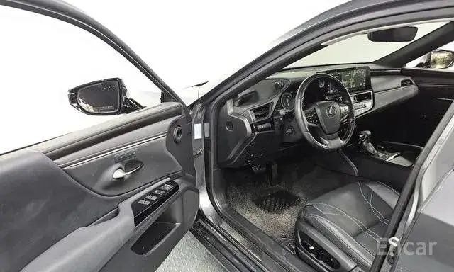 LEXUS ES300H LUXURY 2023