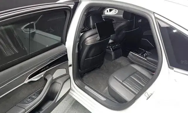 AUDI A8 PREMIUM 2023
