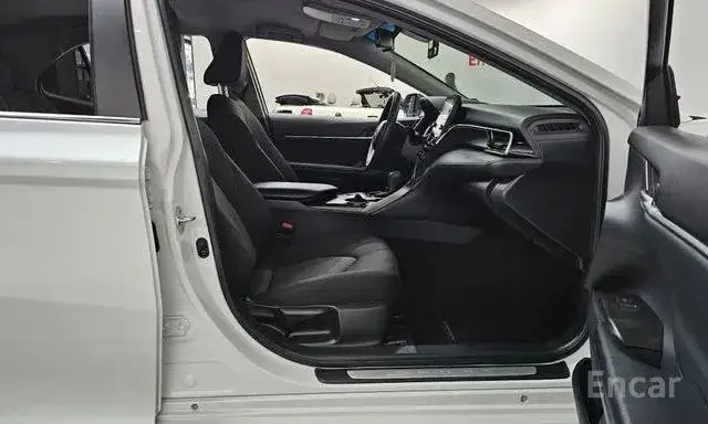 TOYOTA CAMRY LE HYBRID 2023