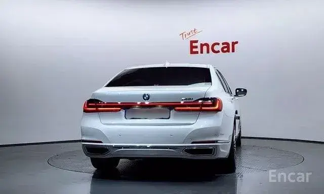 BMW 740I DESIGN PURE EXCELLENCE 2022