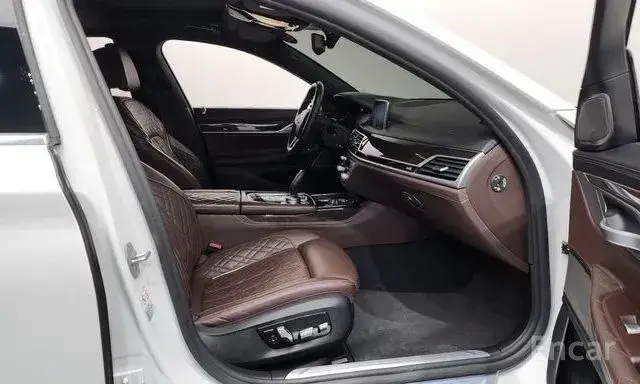 BMW 740I DESIGN PURE EXCELLENCE 2022
