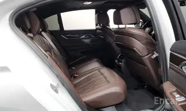 BMW 740I DESIGN PURE EXCELLENCE 2022