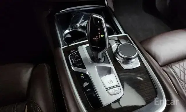 BMW 740I DESIGN PURE EXCELLENCE 2022