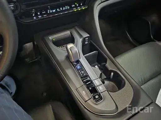 TOYOTA CROWN CROSSOVER HYBRID 2023