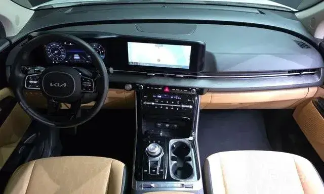 KIA CARNIVAL NOBLESSE 2023