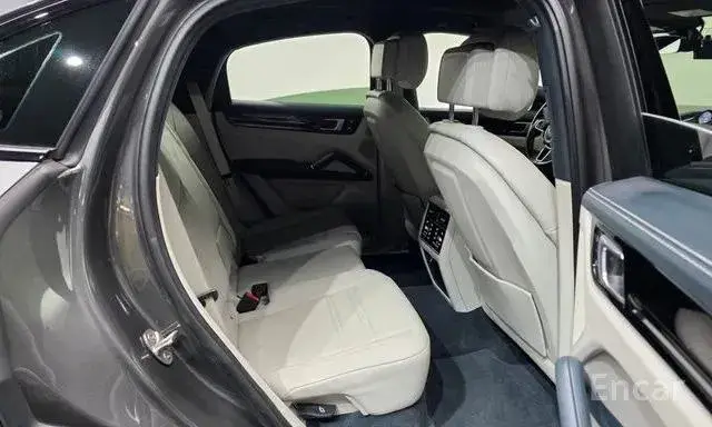 PORSCHE CAYENNE COUPE 2022
