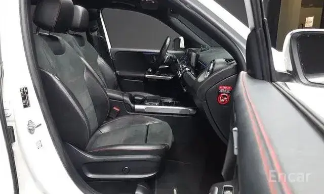 MERCEDES-BENZ GLB250 4MATIC 2022