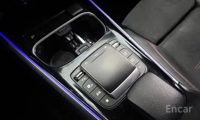MERCEDES-BENZ GLB250 4MATIC 2022