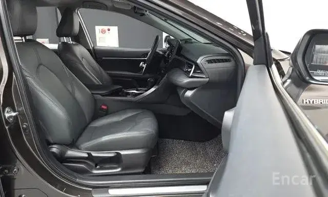 TOYOTA CAMRY LE HYBRID 2022
