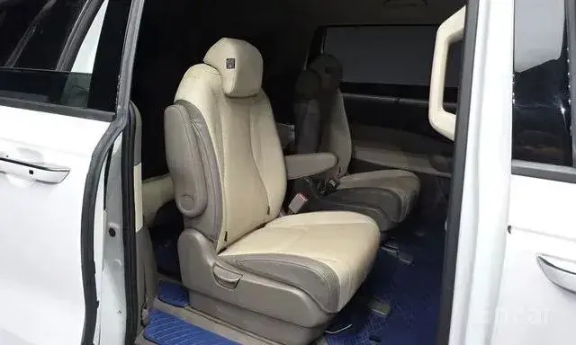 KIA CARNIVAL SIGNATURE 2023
