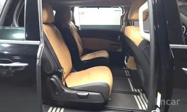 KIA CARNIVAL NOBLESSE 2023