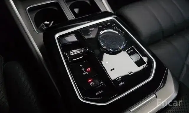 BMW 740D XDRIVE DESIGN PURE 2023