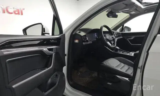 VOLKSWAGEN TOUAREG PREMIUM 2023