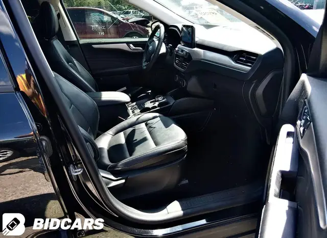 FORD ESCAPE SEL 2022