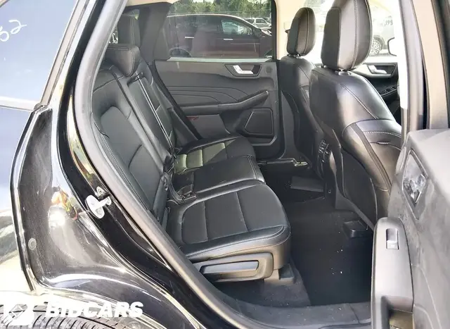 FORD ESCAPE SEL 2022
