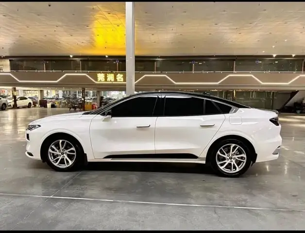 FORD MONDEO LUXURY 2023