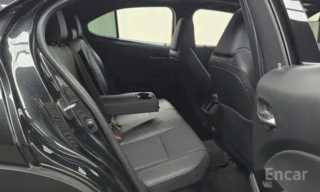 LEXUS UX250H 2023