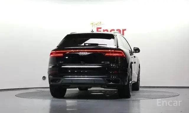 AUDI Q8 PREMIUM 2022