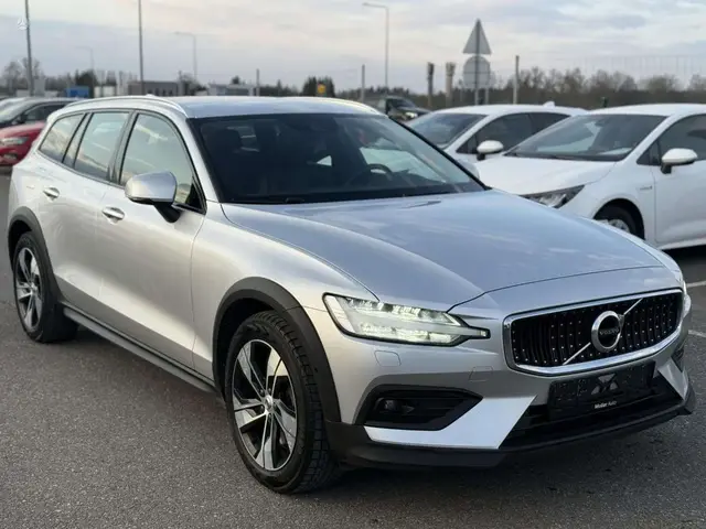 VOLVO V60 CROSS COUNTRY 2022