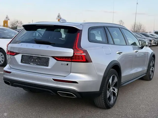VOLVO V60 CROSS COUNTRY 2022