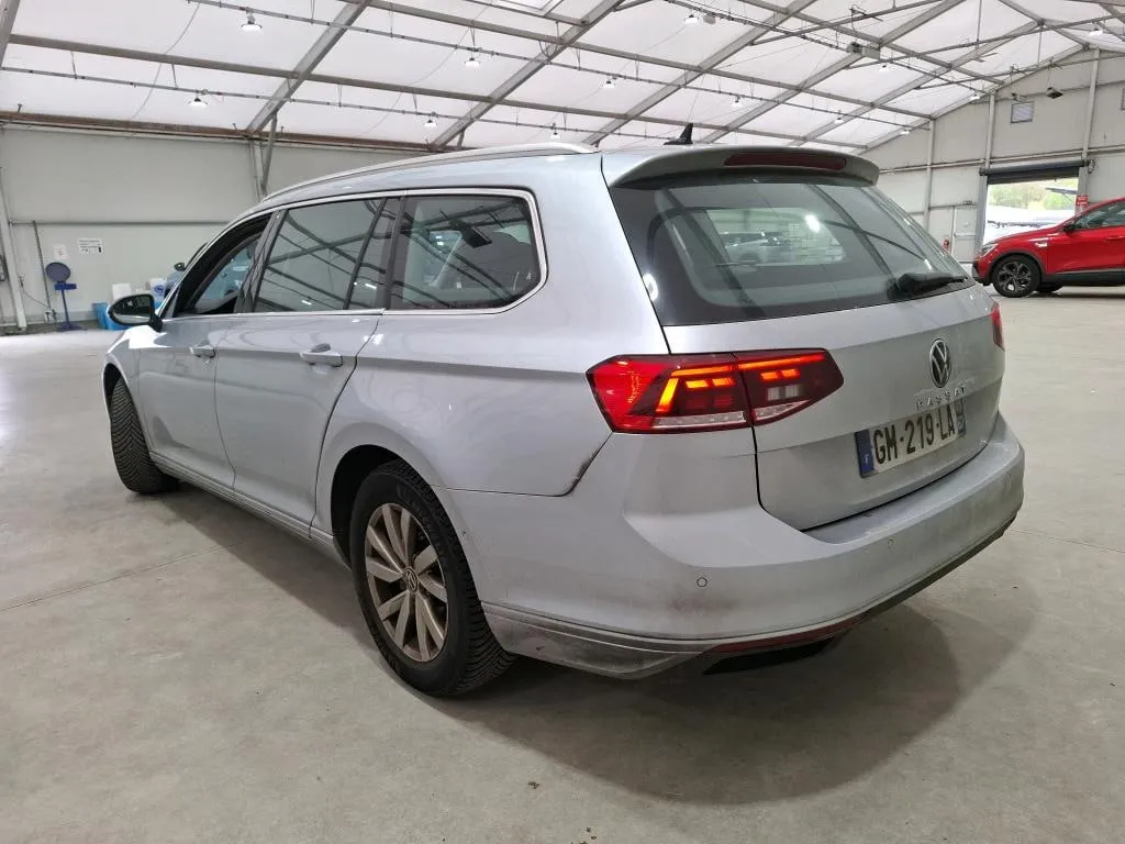 VOLKSWAGEN PASSAT SW 2023