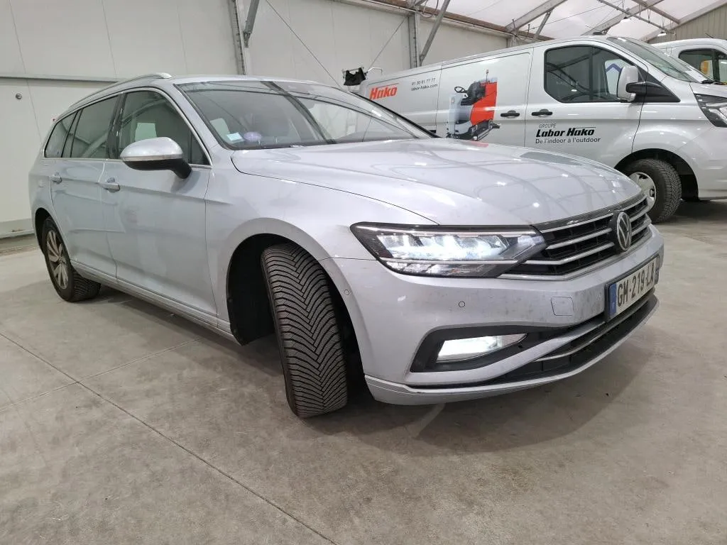 VOLKSWAGEN PASSAT SW 2023