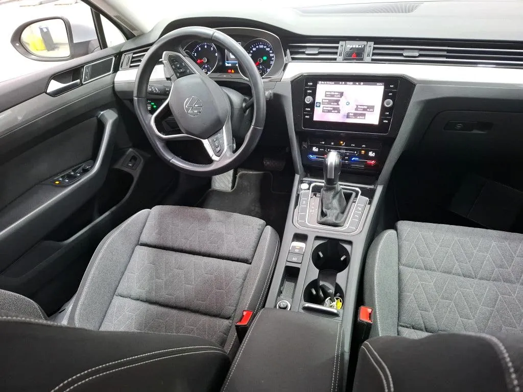 VOLKSWAGEN PASSAT SW 2023