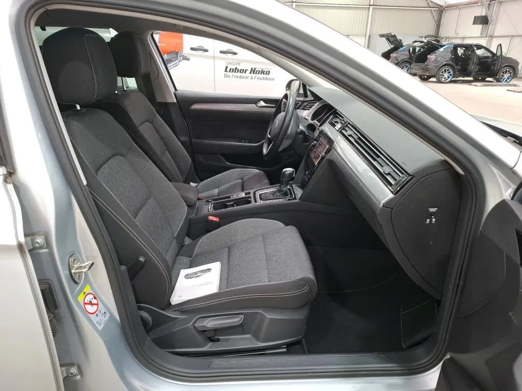 VOLKSWAGEN PASSAT SW 2023