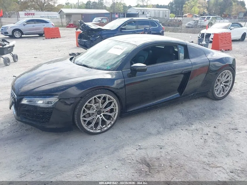 AUDI R8 2015