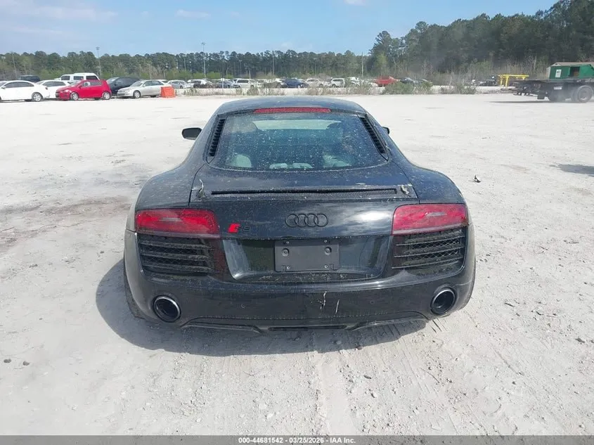 AUDI R8 2015