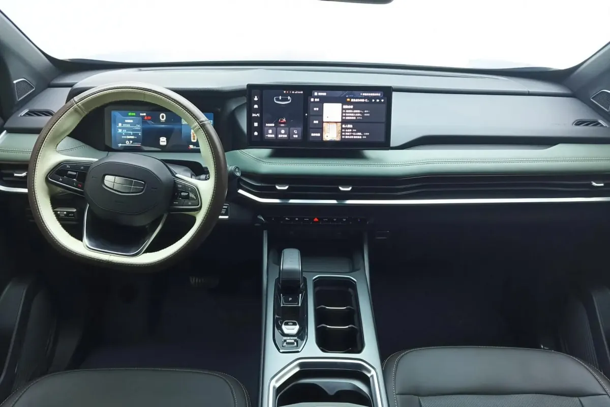 GEELY OKAVANGO 2023