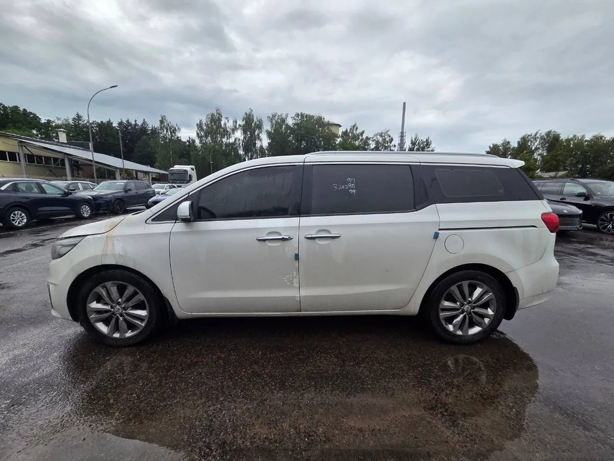 KIA CARNIVAL LIMOUSINE 2017