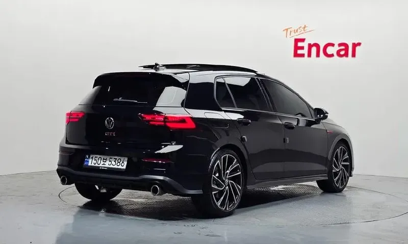 VOLKSWAGEN GOLF 2023