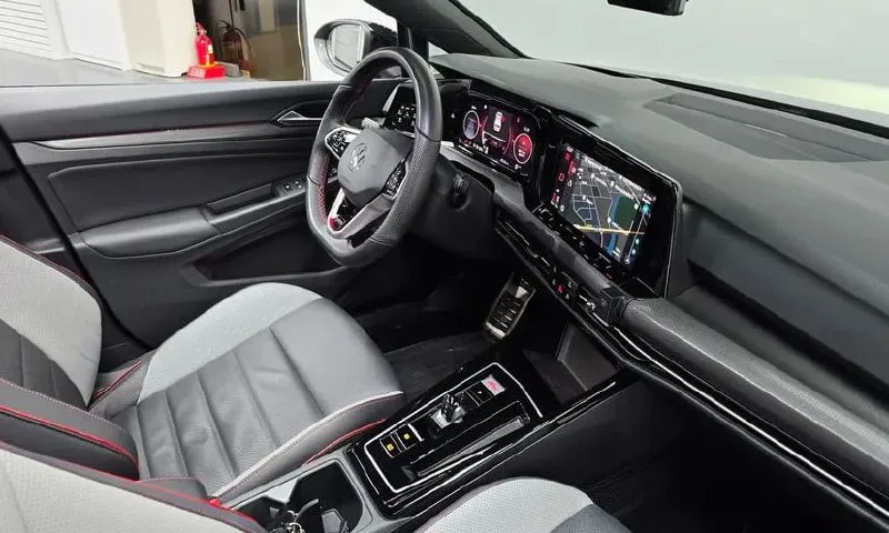 VOLKSWAGEN GOLF 2023