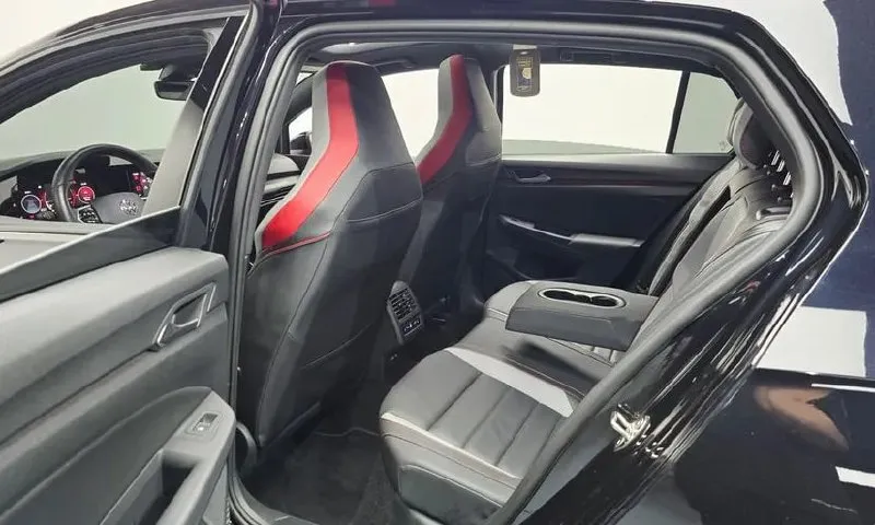 VOLKSWAGEN GOLF 2023