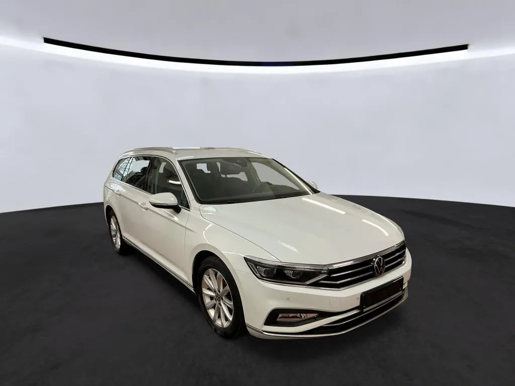 VOLKSWAGEN PASSAT ELEGANCE 2022