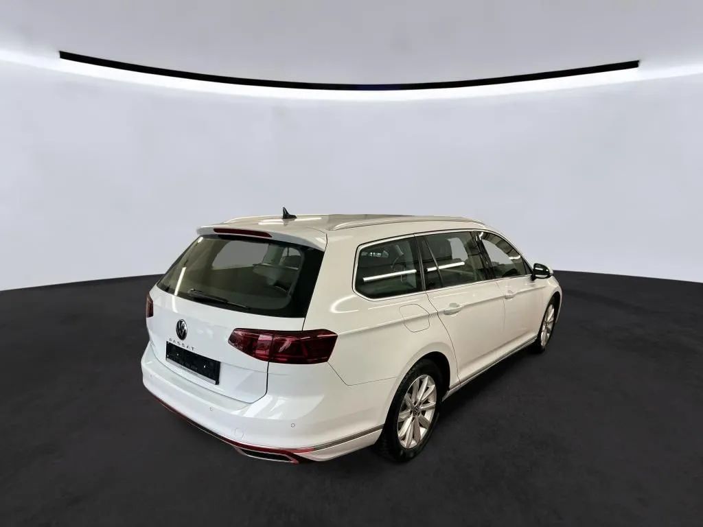 VOLKSWAGEN PASSAT ELEGANCE 2022