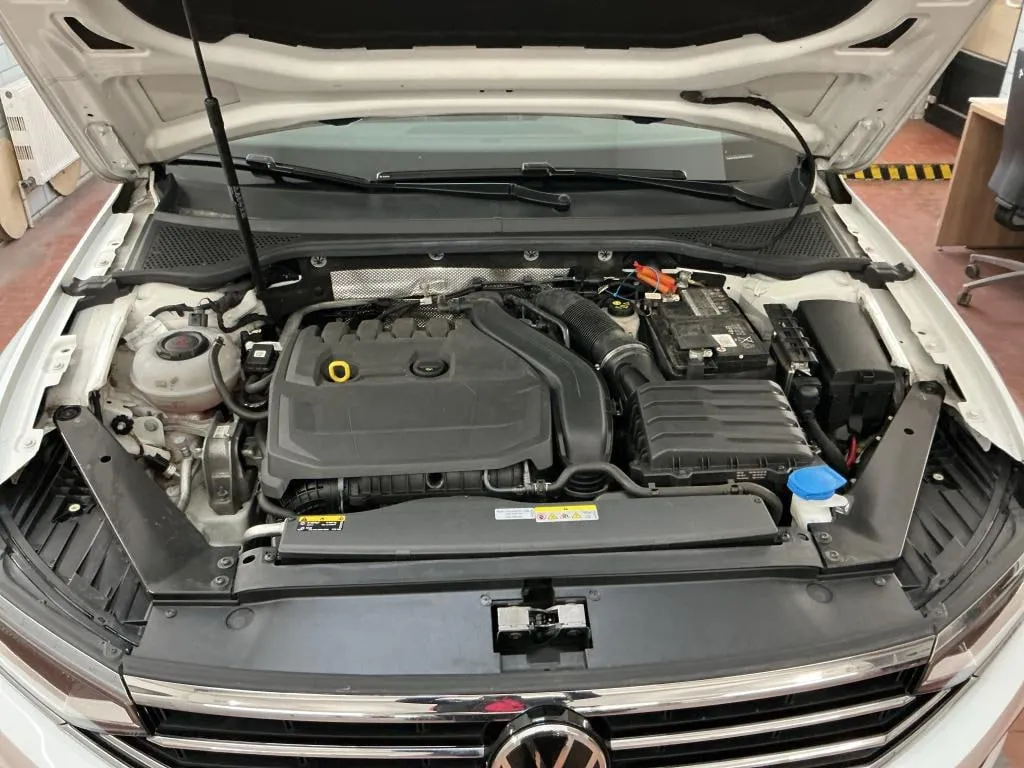 VOLKSWAGEN PASSAT ELEGANCE 2022